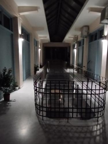 Στη Στοά Βαρβουτσή Στούντιο Νούμερο 4 - Ασπρόχωμα