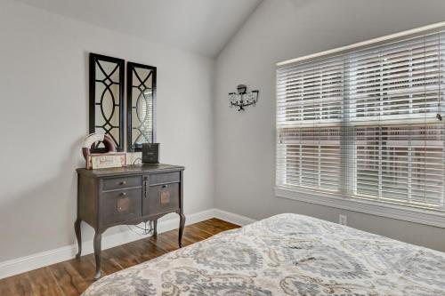 Lake Hamilton Getaway with Boat Ramp and Dock! - image 3