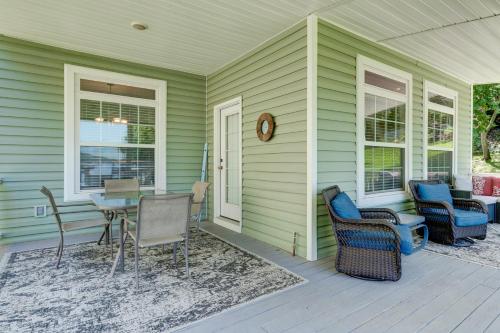 Lake Hamilton Getaway with Boat Ramp and Dock! - image 12