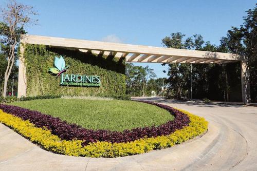 Departamento de 2 recámaras en Playa del Carmen dentro privada con alberca