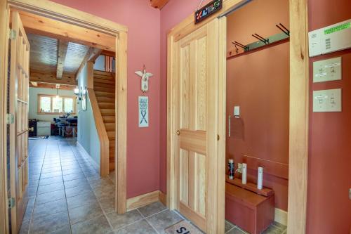 Chester Home with Views about 10 Mi to Okemo Mtn Resort! in Chester, USA
