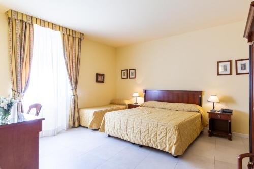 3 twin beds