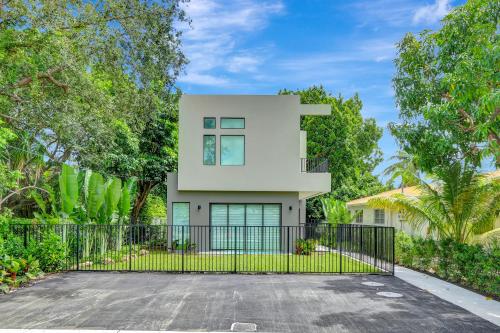 Fresco 2, Modern Design, Brand New Construction and Furniture in Miami, USA