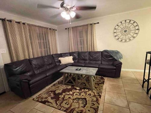 House few Minutes to Beach & Downtown St Pete in St Petersburg, USA