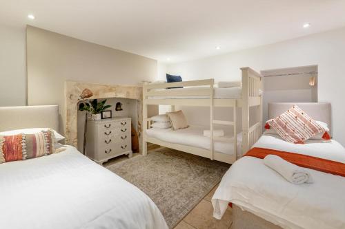 The Old Crescent Bakery - 4 Bedroom Residence in Bath by Mint Stays, Bath (photo 8)