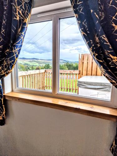 Kaoglen Lodge - Fawn Pod - Hot Tub - Dogs - Pitlochry - Luxury in 柯克邁克爾