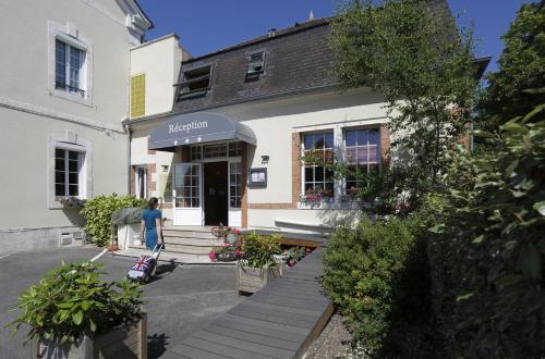 Hotel Les Tilleuls, Bourges - 출입구