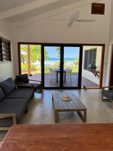 Lope Lope Beach Bungalows in Saraoutou