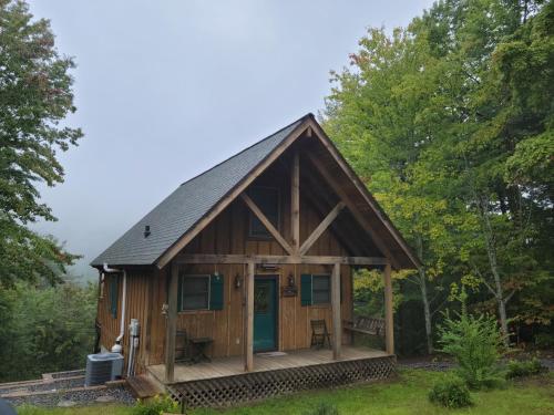 Wolf Den on Wolf Pen in Purlear, USA