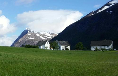 B&B Uskedalen - Dønhaug Gjestegard - Bed and Breakfast Uskedalen