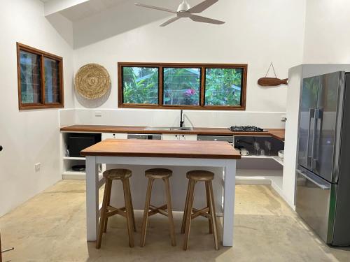 Lope Lope Beach Bungalows in Saraoutou