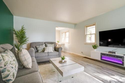 Cozy Minneapolis Duplex - 10 Mi to Downtown!