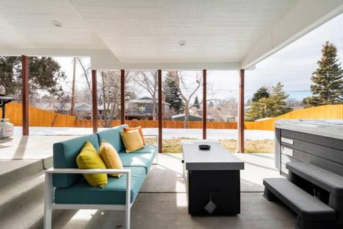 Blueberry 3BR house with private entrance & Hottub in Centennial, USA