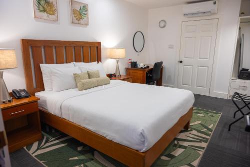 Standard Double Room image 8