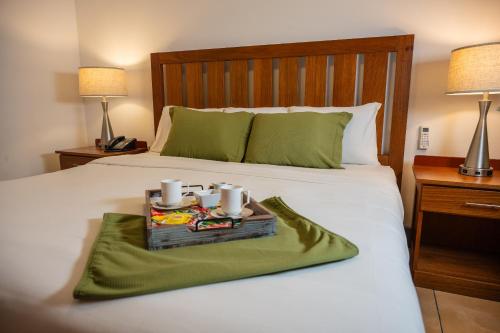 Deluxe King Room image 3