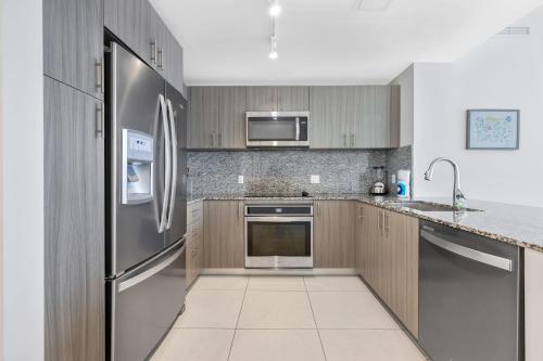 Enchanting Condo In The Heart Of Doral with Golf Course Views in Miami, USA