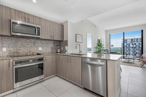 Enchanting Condo In The Heart Of Doral with Golf Course Views in Miami, USA