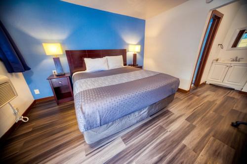 Budget Inn - image 11