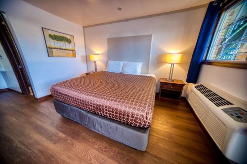 Budget Inn - image 8