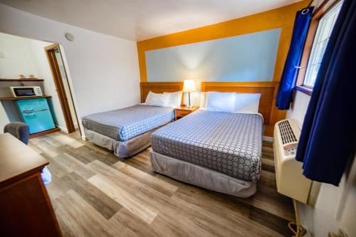 Budget Inn - image 11