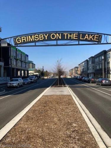 Lovely 2-bedroom condo, Steps to the Lake. - Apartment - Grimsby