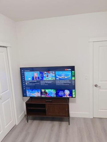 Si & Daniel Home Near YVR Airport & Skytrain Separate Entry Free Parking in Richmond, Canada