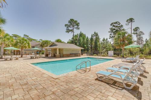 Charming Navarre Townhome 5 Mi to Beach! Charming Navarre Townhome 5 Mi to Beach!