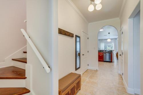 Charming Navarre Townhome 5 Mi to Beach! Charming Navarre Townhome 5 Mi to Beach!