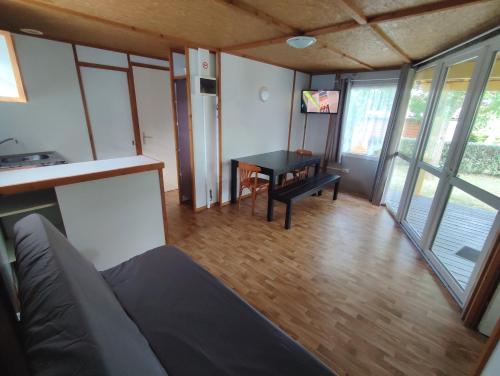 Iekārtas, Grand chalet en bois climatisé avec vue sur le lac (Grand chalet en bois climatise avec vue sur le lac) in Gaujac (Midi-Pyrenees)