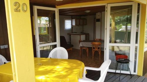 Iekārtas, Grand chalet en bois climatisé avec vue sur le lac (Grand chalet en bois climatise avec vue sur le lac) in Gaujac (Midi-Pyrenees)