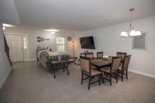 Elegant 3 bedroom apt with free parking and balcony
