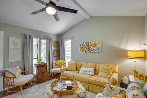 Charming Granbury Cottage Retreat with Private Patio in Granbury, USA