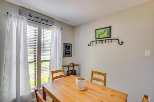 Charming Granbury Cottage Retreat with Private Patio in Granbury, USA