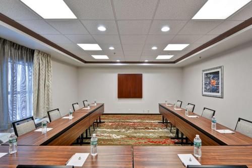 Hampton Inn Albany-Wolf Road - image 8