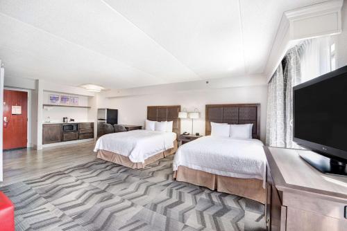 Hampton Inn & Suites Atlanta-Galleria in Postwoods
