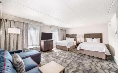 Hampton Inn & Suites Atlanta-Galleria in Postwoods