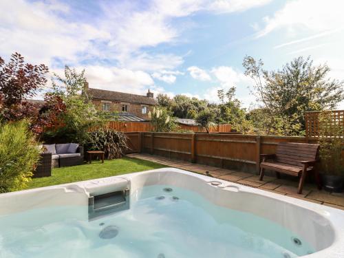 Buitenkant, Cow Byre in Salford