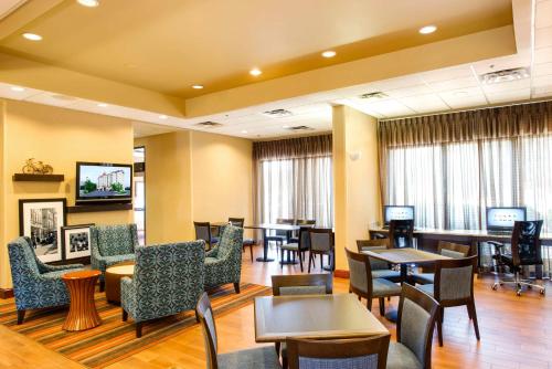 Hampton Inn & Suites Atlanta-Galleria - image 5