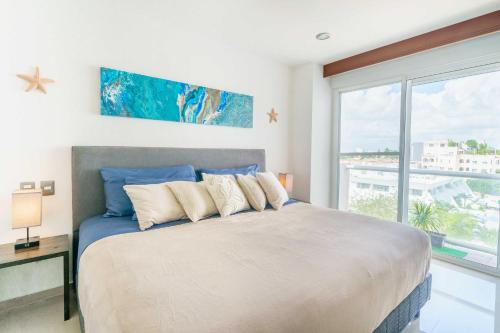 Stylish Three-Bedroom Condo w/Pool, Cancún (photo 6)