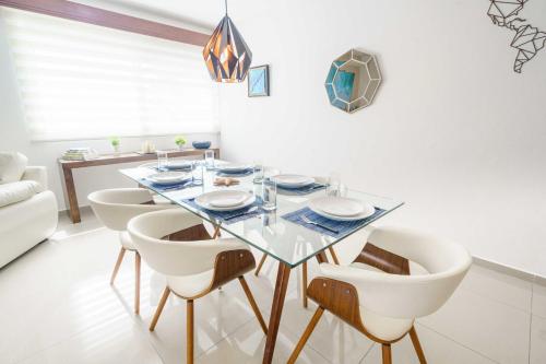 Stylish Three-Bedroom Condo w/Pool, Cancún (photo 9)
