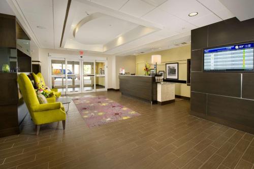 Hampton Inn & Suites - Buffalo Airport