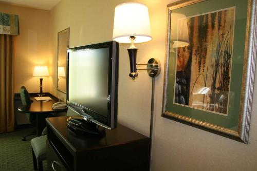 Hampton Inn Brentwood - image 13