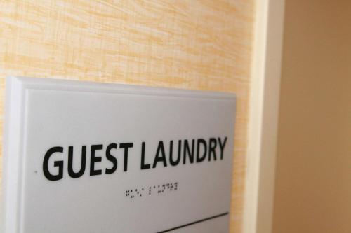 Hampton Inn Brentwood - image 6