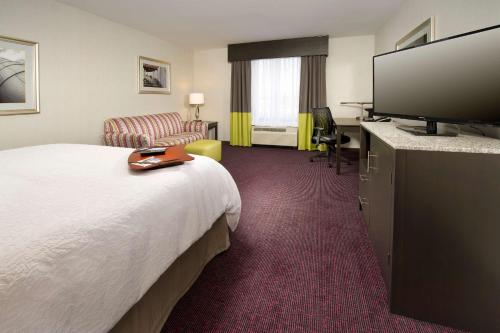 Hampton Inn & Suites - Buffalo Airport - image 12