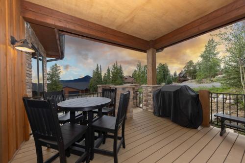 Warm and luxurious, spectacular views, all en-suites, hot tub, shuffle board, arcade machine!! in Sally Barber