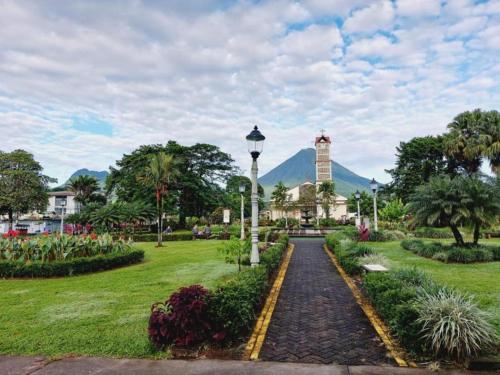 La Fortuna Lodge by Treebu Hotels