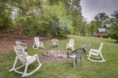 Cozy Virginia Escape with Deck, Grill and Fire Pit!