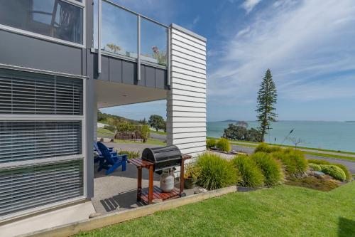 Maraetai Couples Retreat - Omana Beach Apartment, Auckland (photo 5)