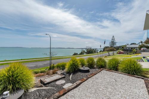 Maraetai Couples Retreat - Omana Beach Apartment, Auckland (photo 7)
