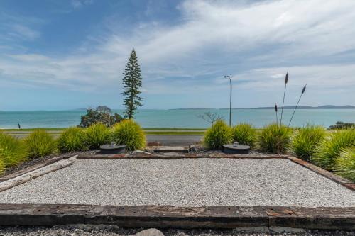 Maraetai Couples Retreat - Omana Beach Apartment, Auckland (photo 8)